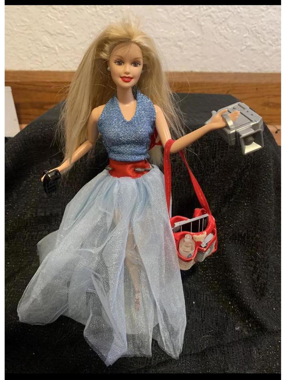 Barbie Generation Girl With Accessories Mint 1998 W all accessories & 2 Outfits